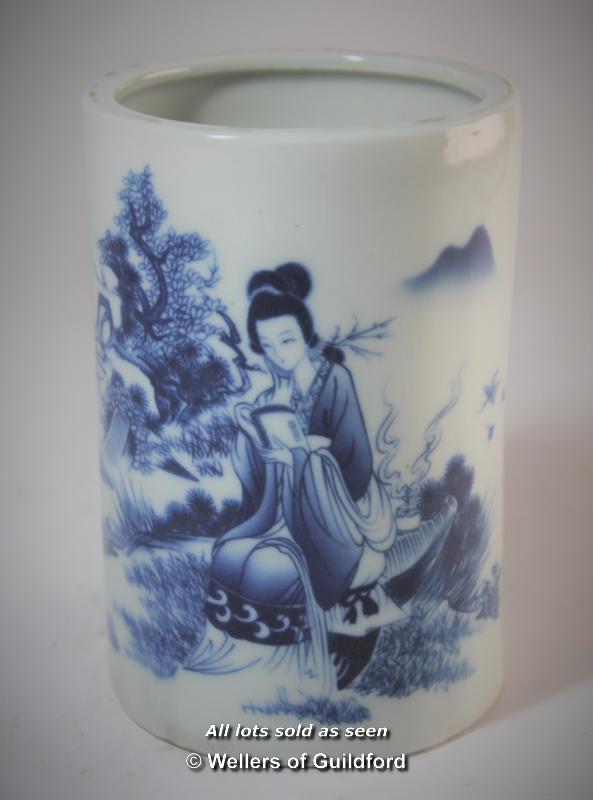 A Chinese cylindrical blue and white brush pot, character mark to base, 12.5cm