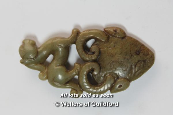 A Chinese hardstone pendant carved with dog of foe, 7cm.