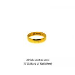 22ct gold wedding band, weight 3.7 grams, ring size Q