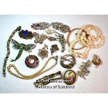 Selection of vintage costume jewellery, including brooches, imitation pearl necklace and rolled gold