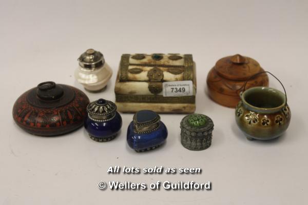 A collection of small decorative pots to include Wade (8)