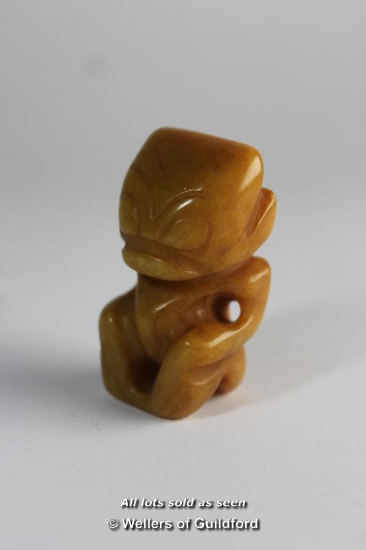 A Chinese yellow hardstone figure of a mythical creature, 5cm.