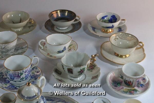 A quantity of mostly miniature cups and saucers; six Artone miniature teapots; a blue and white - Image 6 of 7