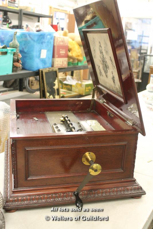 Regina (American) mahogany cased table top polyphon,serial number 33093, 31 51.5 56.5cm, with 26 - Image 8 of 10