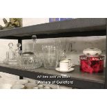A quantity of glass ware including a pair of hexagonal cut glass decanters, bubble glass vase with