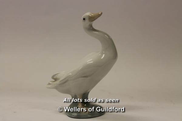 Lladro: group of duck with ducklings, two further ducks, seated spaniel; Wedgwood vase, 9cm. (4) - Image 6 of 11