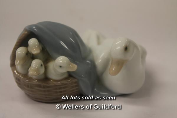 Lladro: group of duck with ducklings, two further ducks, seated spaniel; Wedgwood vase, 9cm. (4) - Image 2 of 11