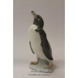 Lladro penguin, 17cm.