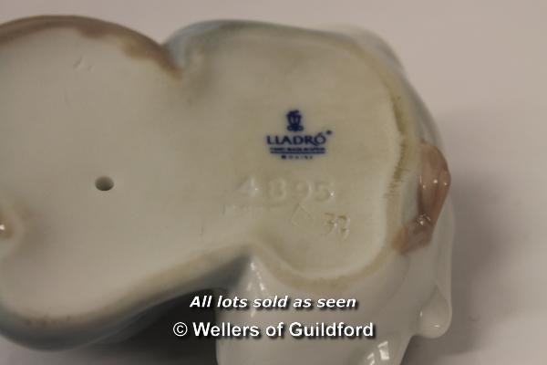 Lladro: group of duck with ducklings, two further ducks, seated spaniel; Wedgwood vase, 9cm. (4) - Image 3 of 11