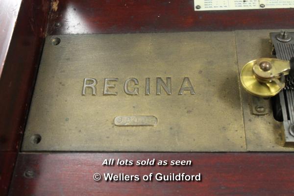 Regina (American) mahogany cased table top polyphon,serial number 33093, 31 51.5 56.5cm, with 26 - Image 4 of 10