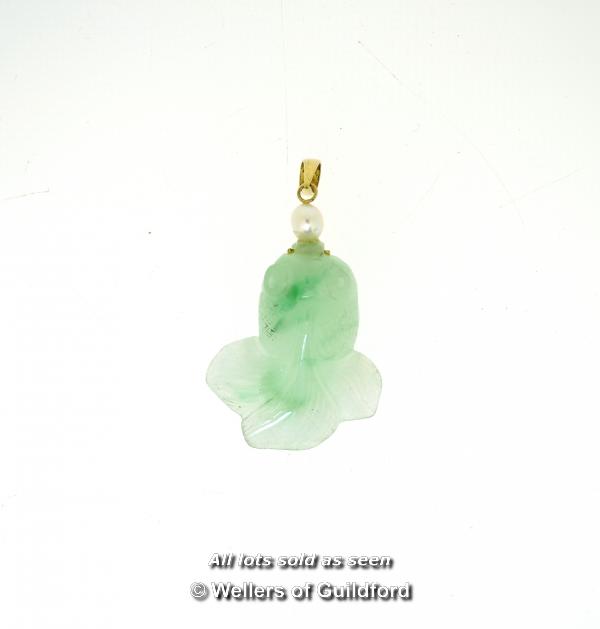 *Jade fish pendant set with a pearl and a yellow metal bail stamped 14ct (Lot subject to VAT)