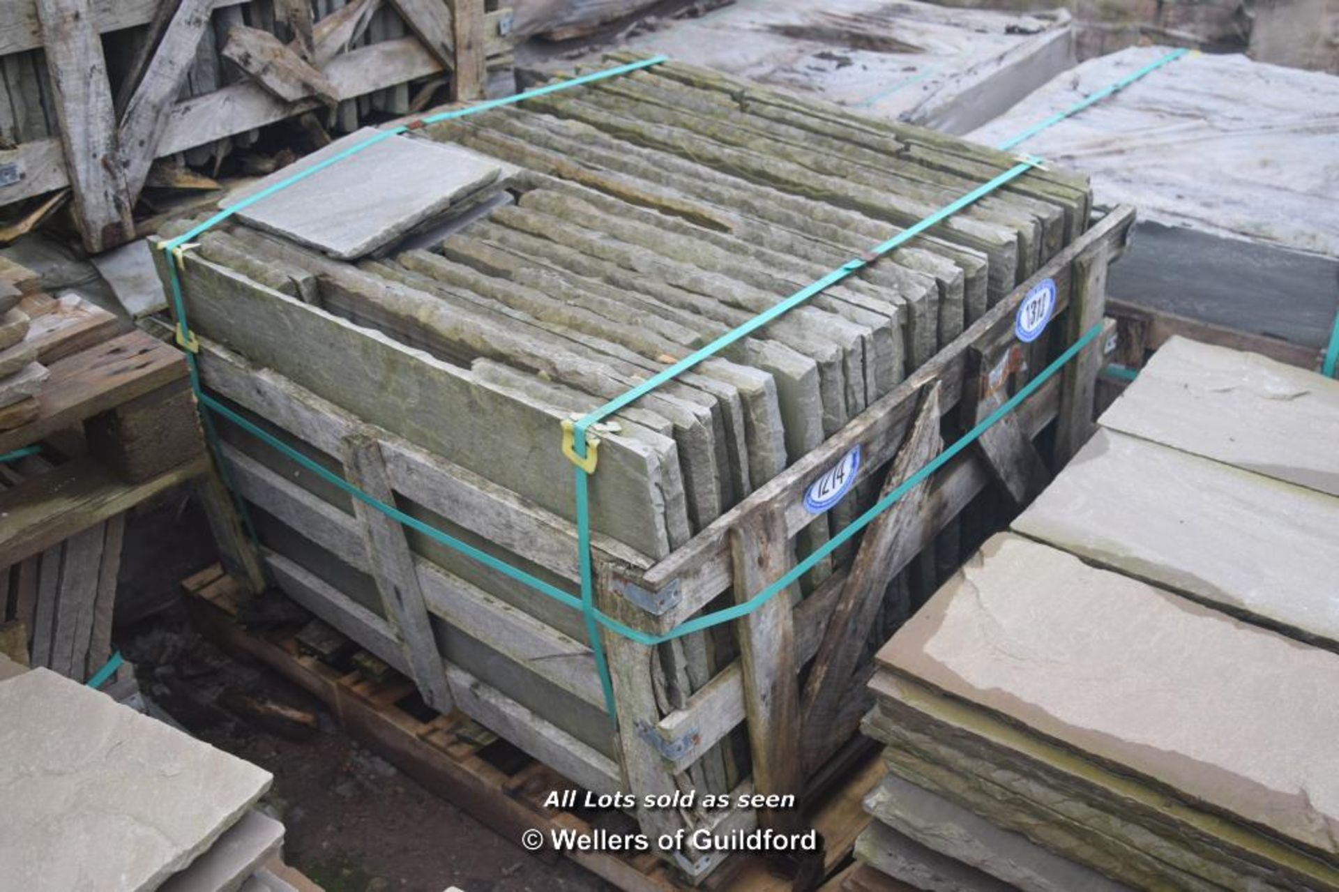 *CRATE CONTAINING KANDLA GREY RIVEN NATURAL STONE, PATIO PACK SIZE APPROX 16.83 SQUARE METRES