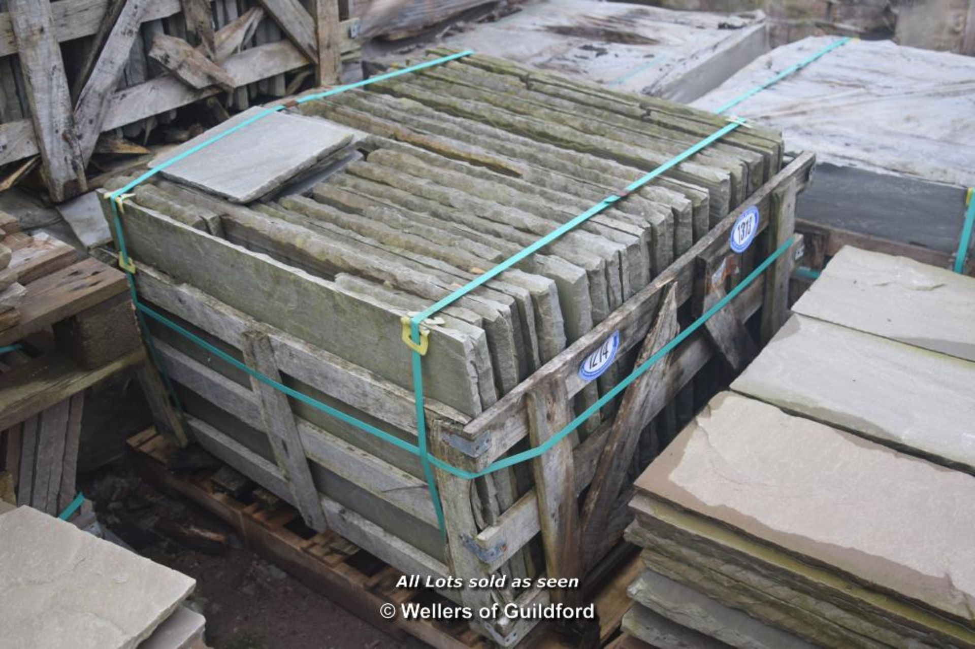 *CRATE CONTAINING KANDLA GREY RIVEN NATURAL STONE, PATIO PACK SIZE APPROX 16.83 SQUARE METRES