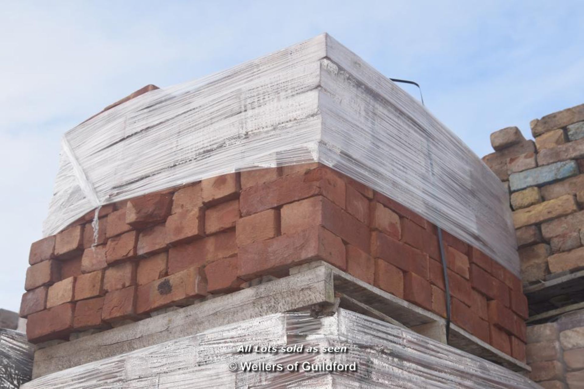 *PALLET OF APPROX FOUR HUNDRED RED STOCK BRICKS, 9" X 2 3/4"