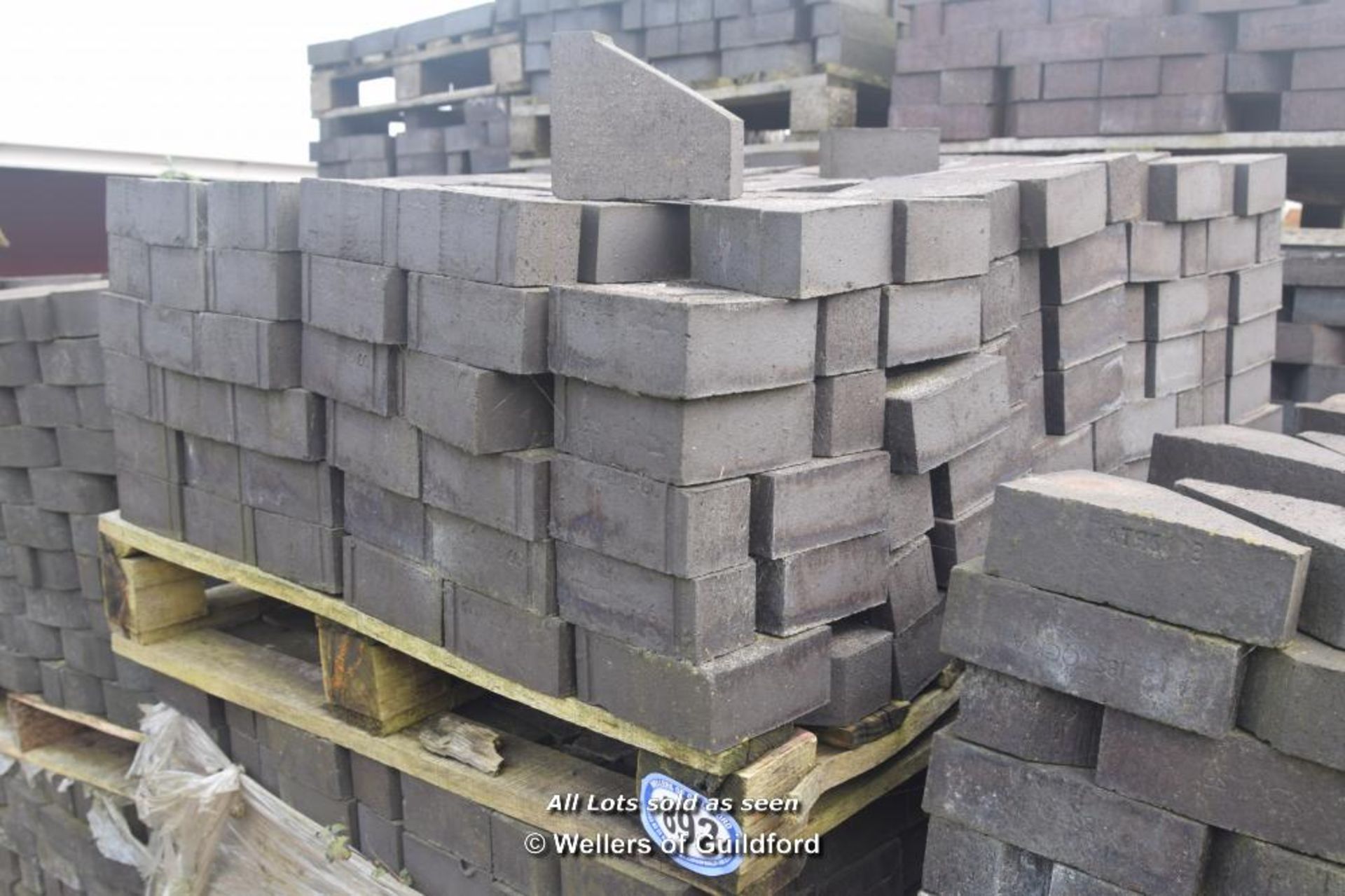 *PALLET OF APPROX FOUR HUNDRED IBSTOCK BLUE ANGLED EDGE BRICKS
