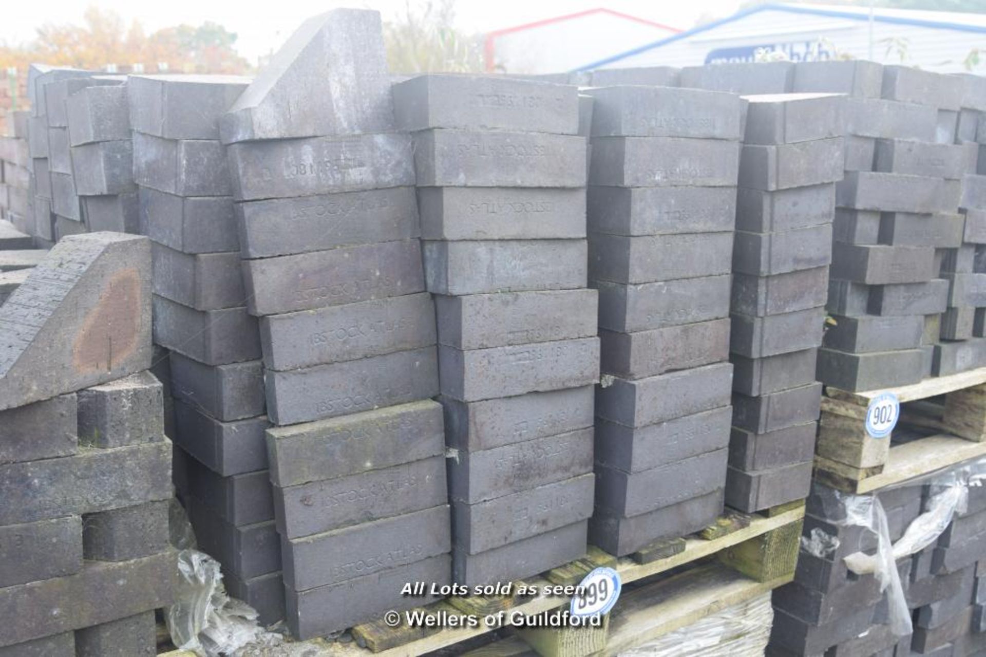 *PALLET OF APPROX FOUR HUNDRED IBSTOCK BLUE ANGLED EDGE BRICKS