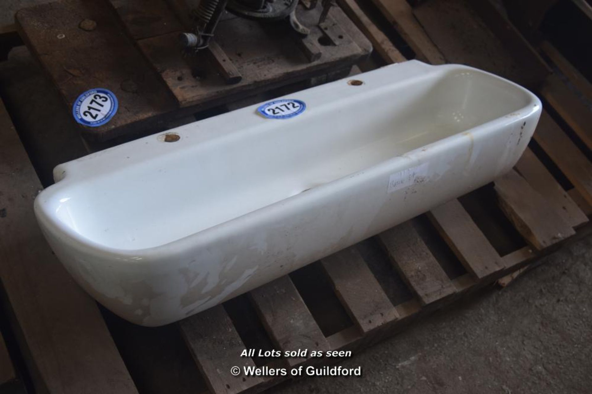 *LONG SINK, APPROX 1070MM LONG