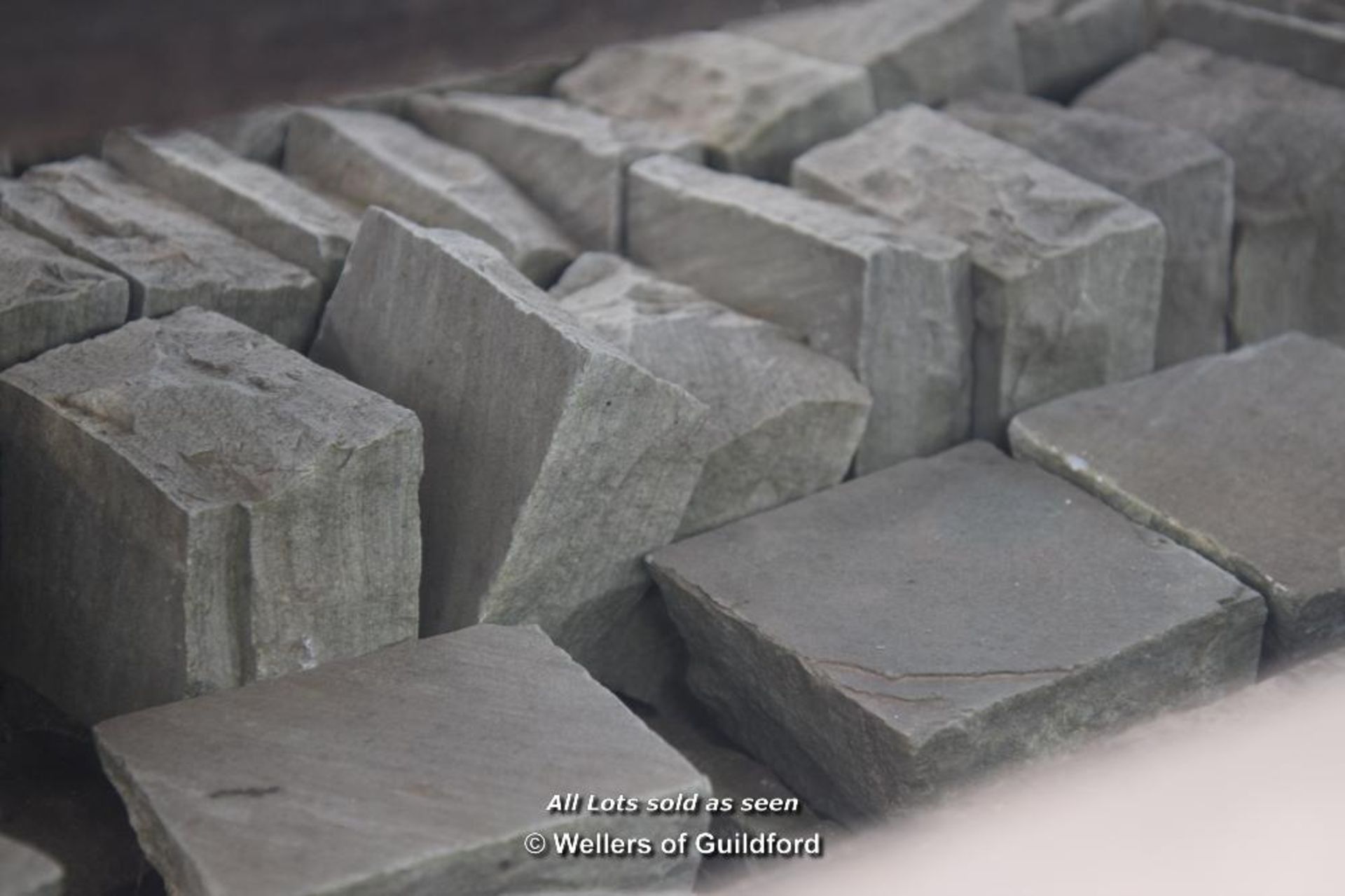 *CRATE CONTAINING APPROX EIGHT HUNDRED NATURAL SANDSTONE SETTS, EACH APPROX SIZE 100MM X 100MM X