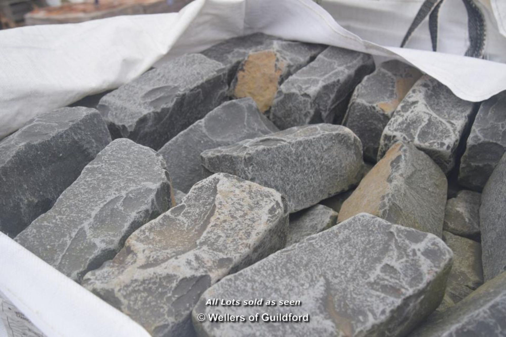 *BAG CONTAINING APPROX 110 PIECES 250MM X100MM X125MM DEPTH BLACK GRANITE KERBS