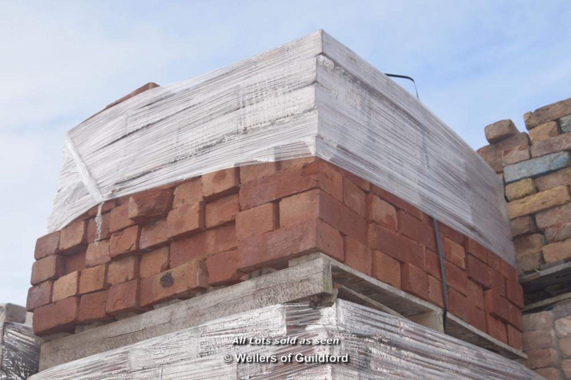 *PALLET OF APPROX FOUR HUNDRED RED STOCK BRICKS, 9" X 2 3/4"