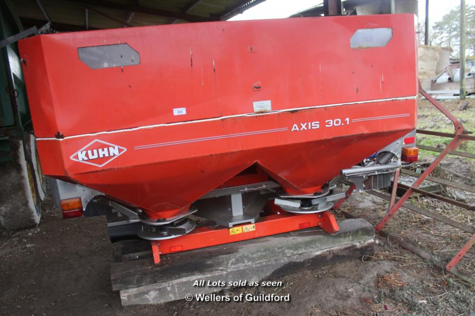 *KUHN AXIS 30.1 FERTILISER SPREADER