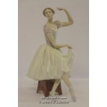 Lladro figure, Weary Ballerina, 5275, 30cm.