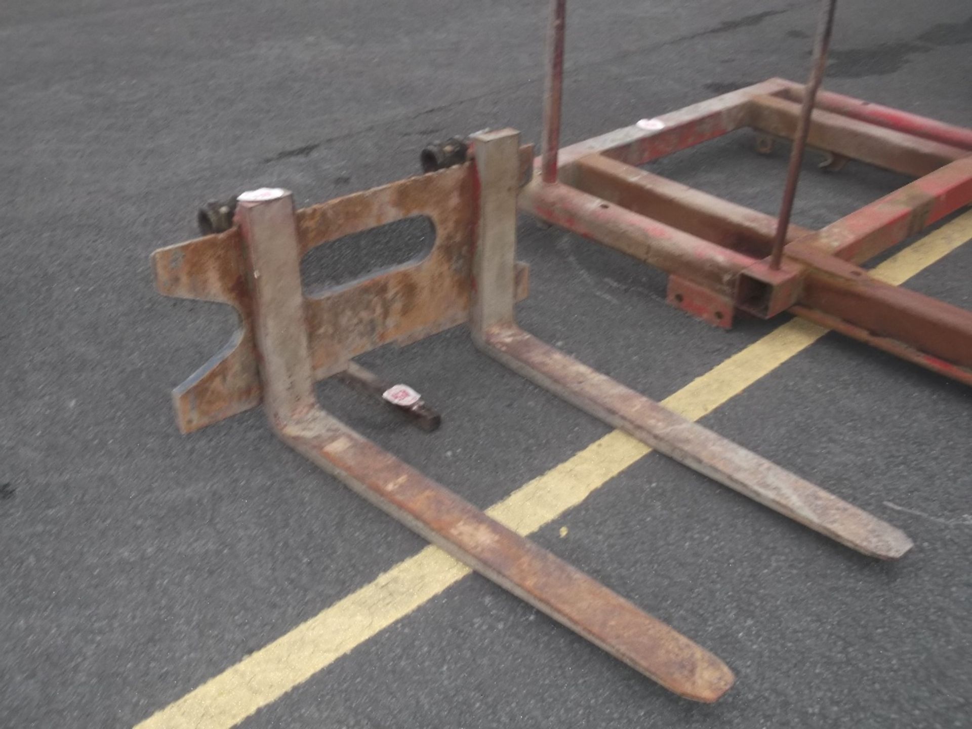 SET OF PALLET TINES - Image 2 of 2