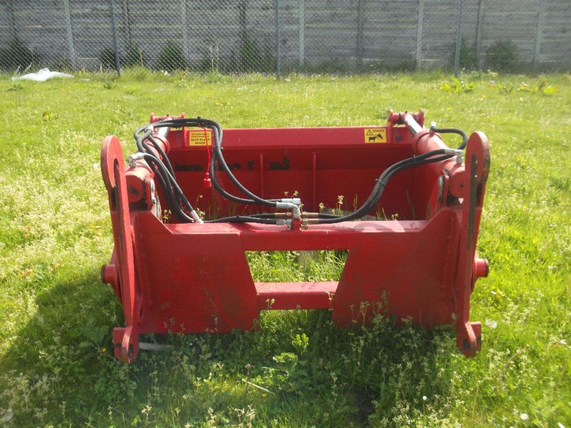 SHEARGRAB WITH NEW FRONT & JCB BUCKET - Image 2 of 5