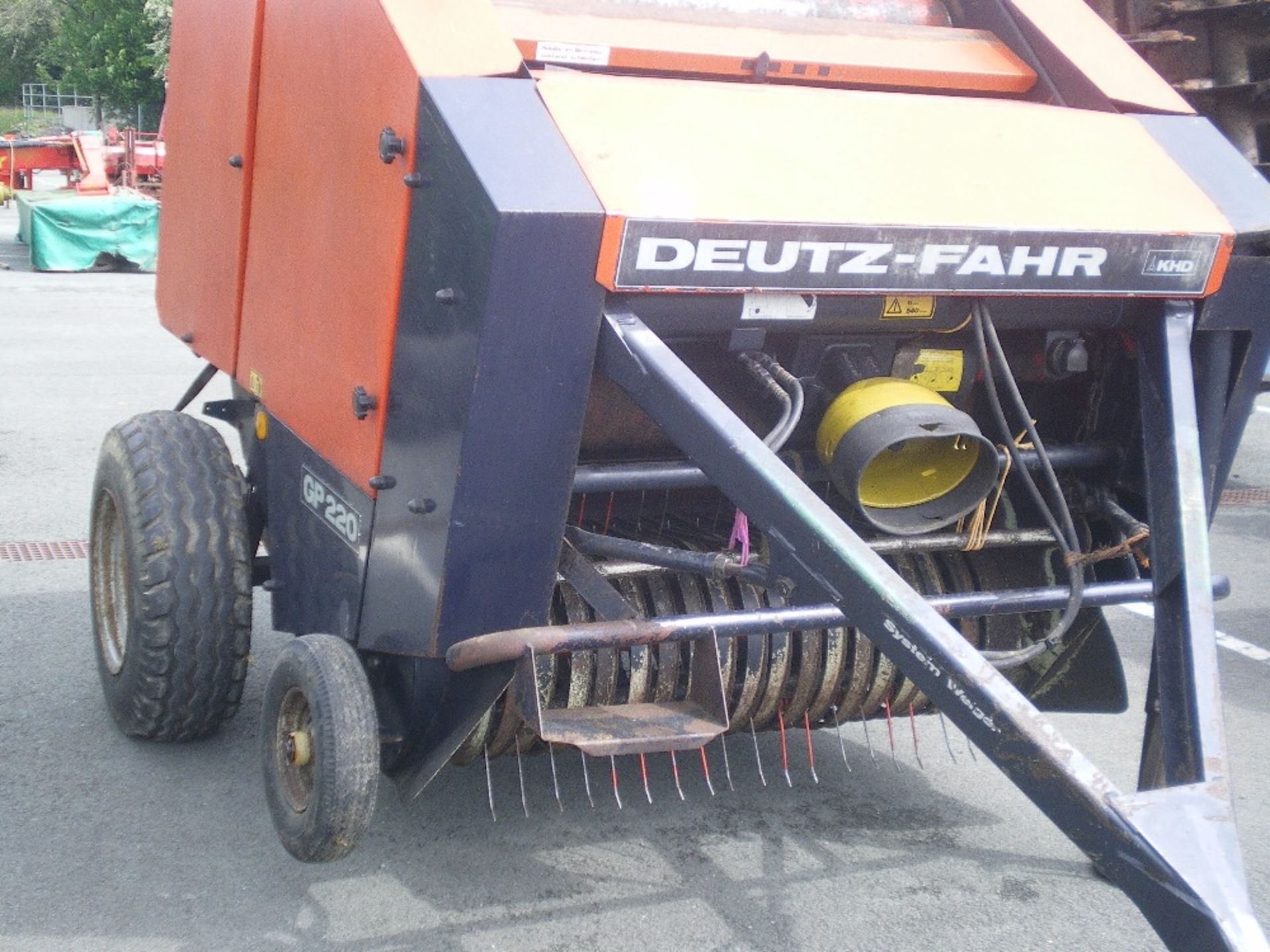 DEUTZ FAHR GP 220 ROUND BALER