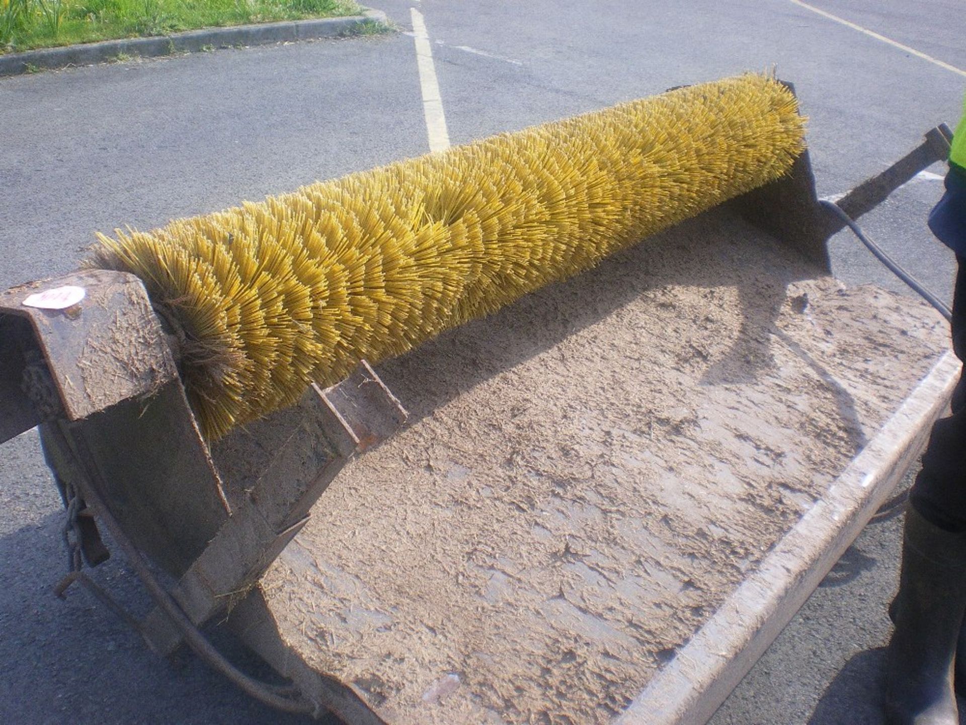 SLEWTEC 7'6 HYDRAULIC BUCKET BRUSH "