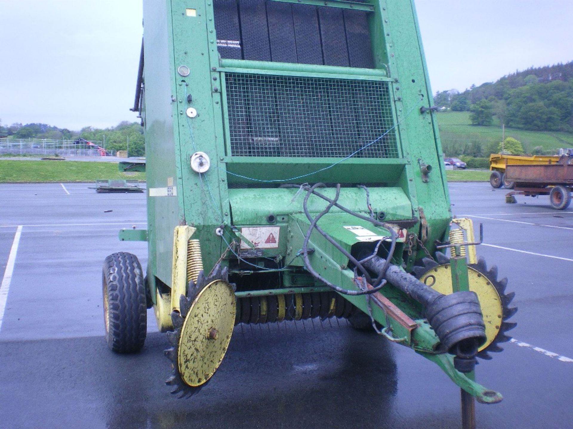 JOHN DEERE 550 ROUND BALER