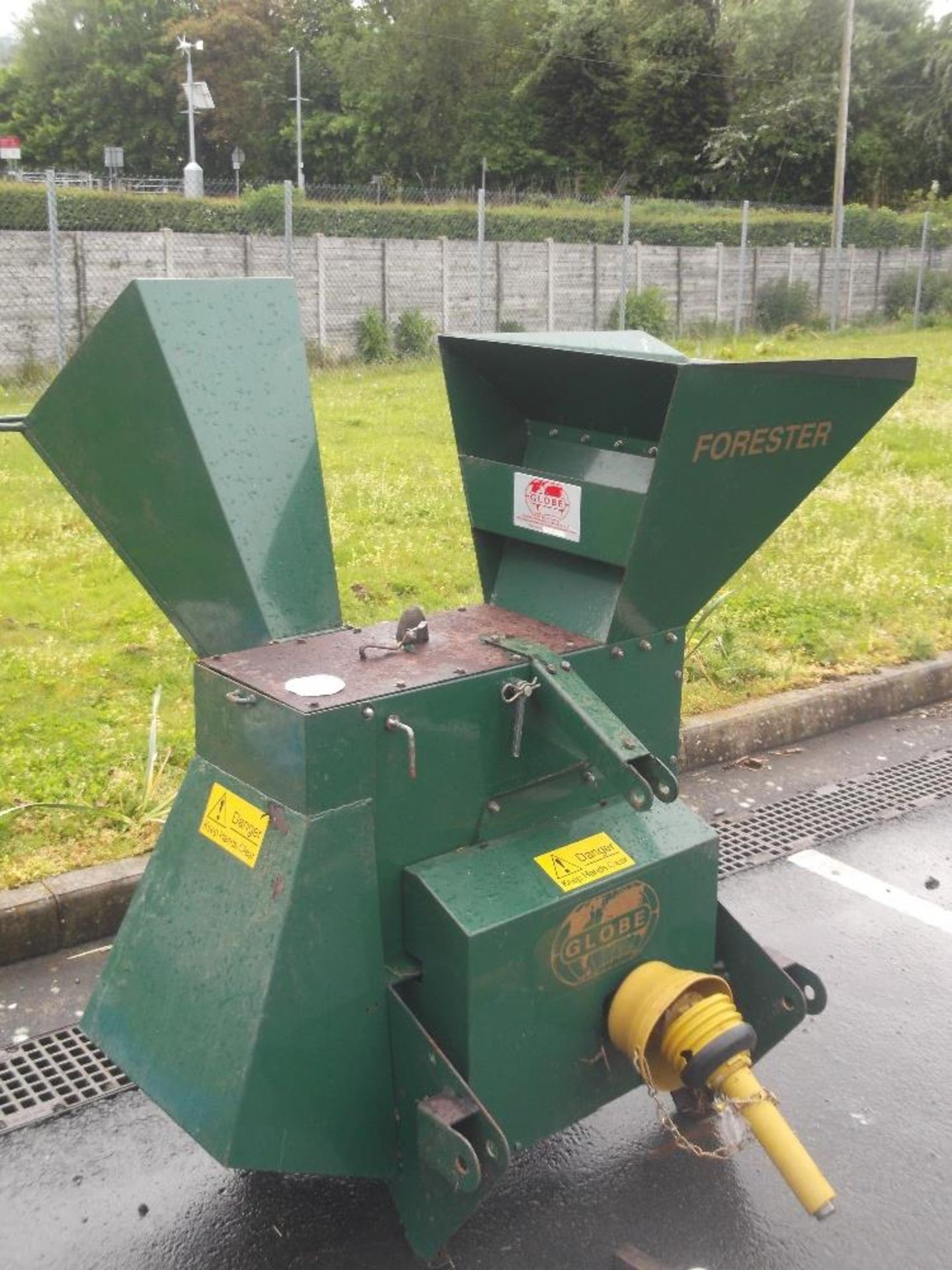 GLOBAL FORESTER WOOD CHIPPER -PTO DRIVEN VERY LITTLE USE