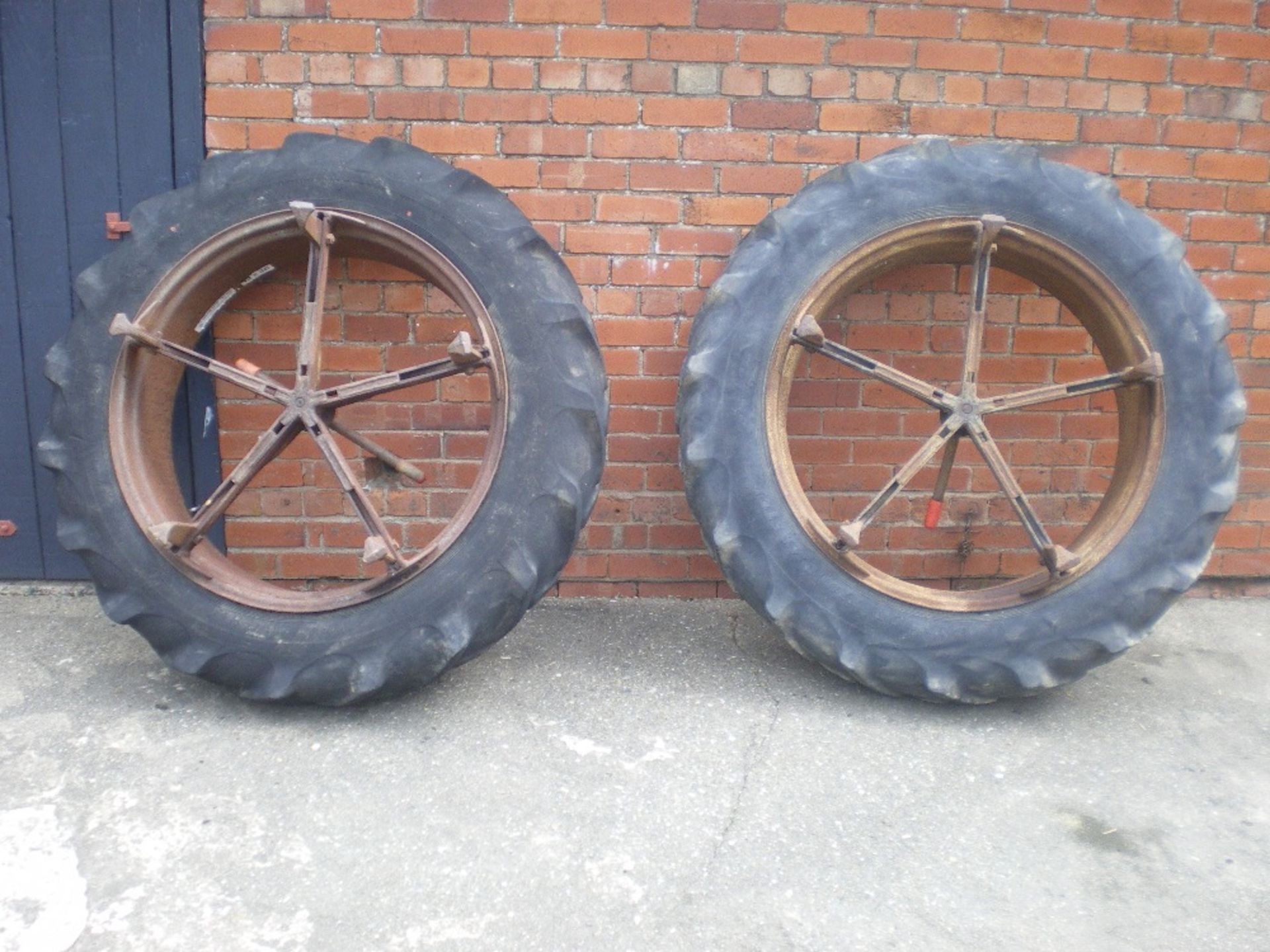 Field Master 5 Star Twin Wheels 12.4/11-36