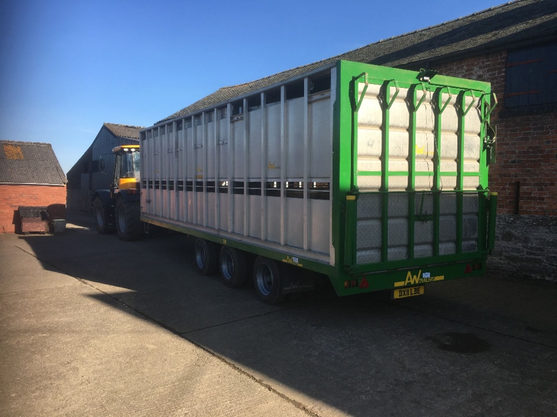 2014 A W Livestock Trailer. 29ft.With Hydraulic Lift Up Decks, Air Brakes, In Excellent Condition - Image 3 of 7