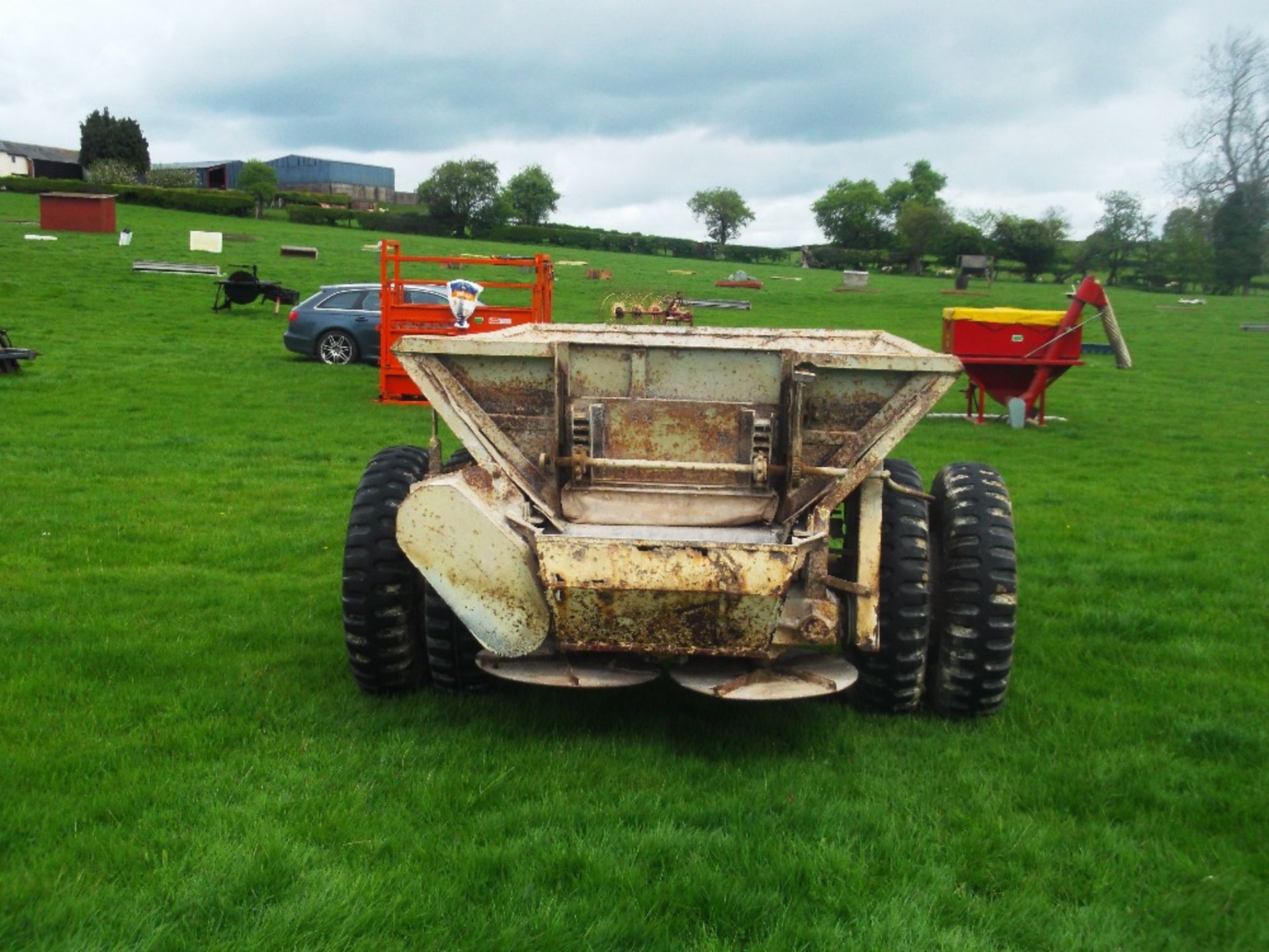 Atkinson Dual Wheeled Lime Spreader - Image 2 of 4