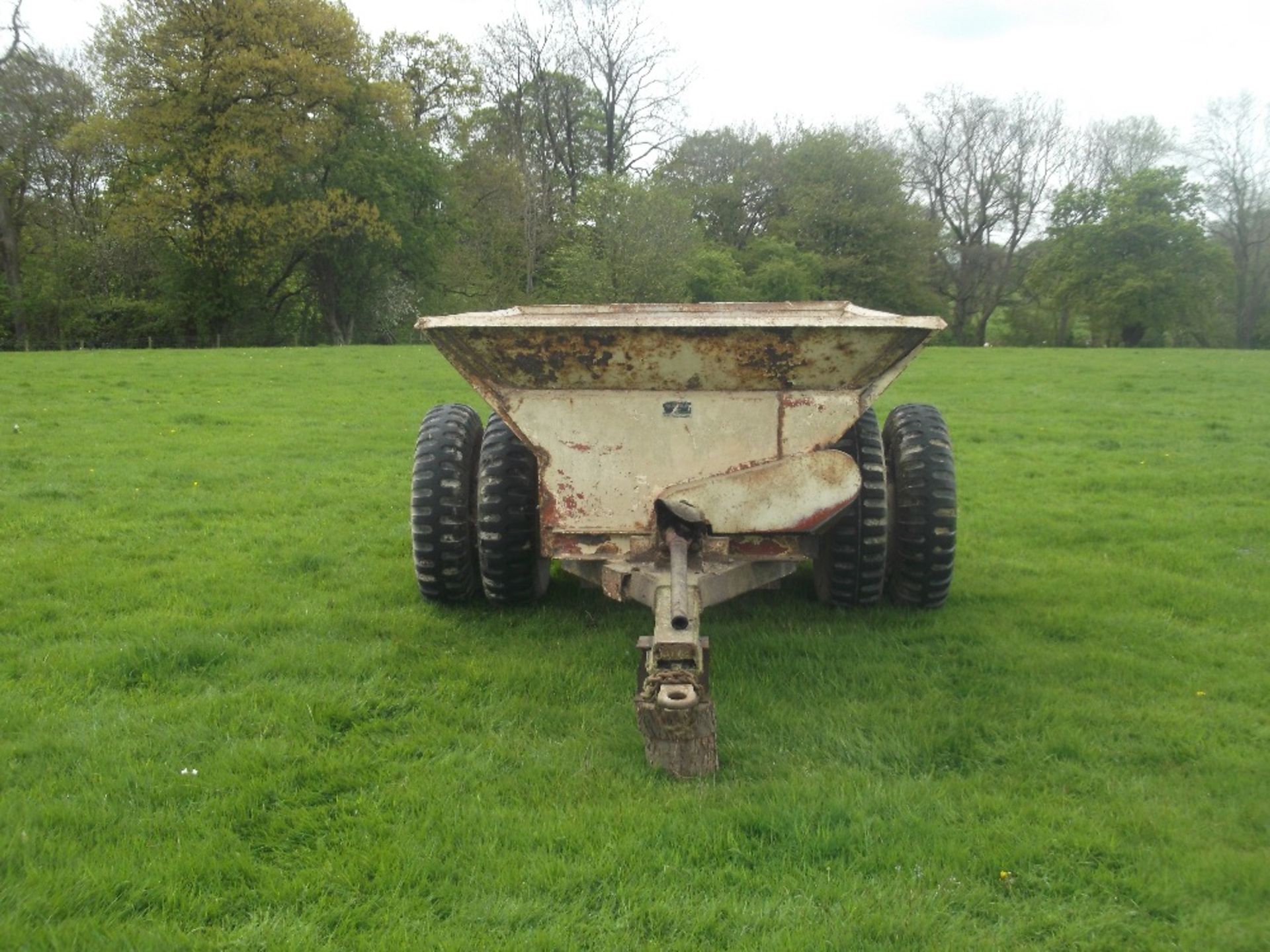 Atkinson Dual Wheeled Lime Spreader - Image 4 of 4