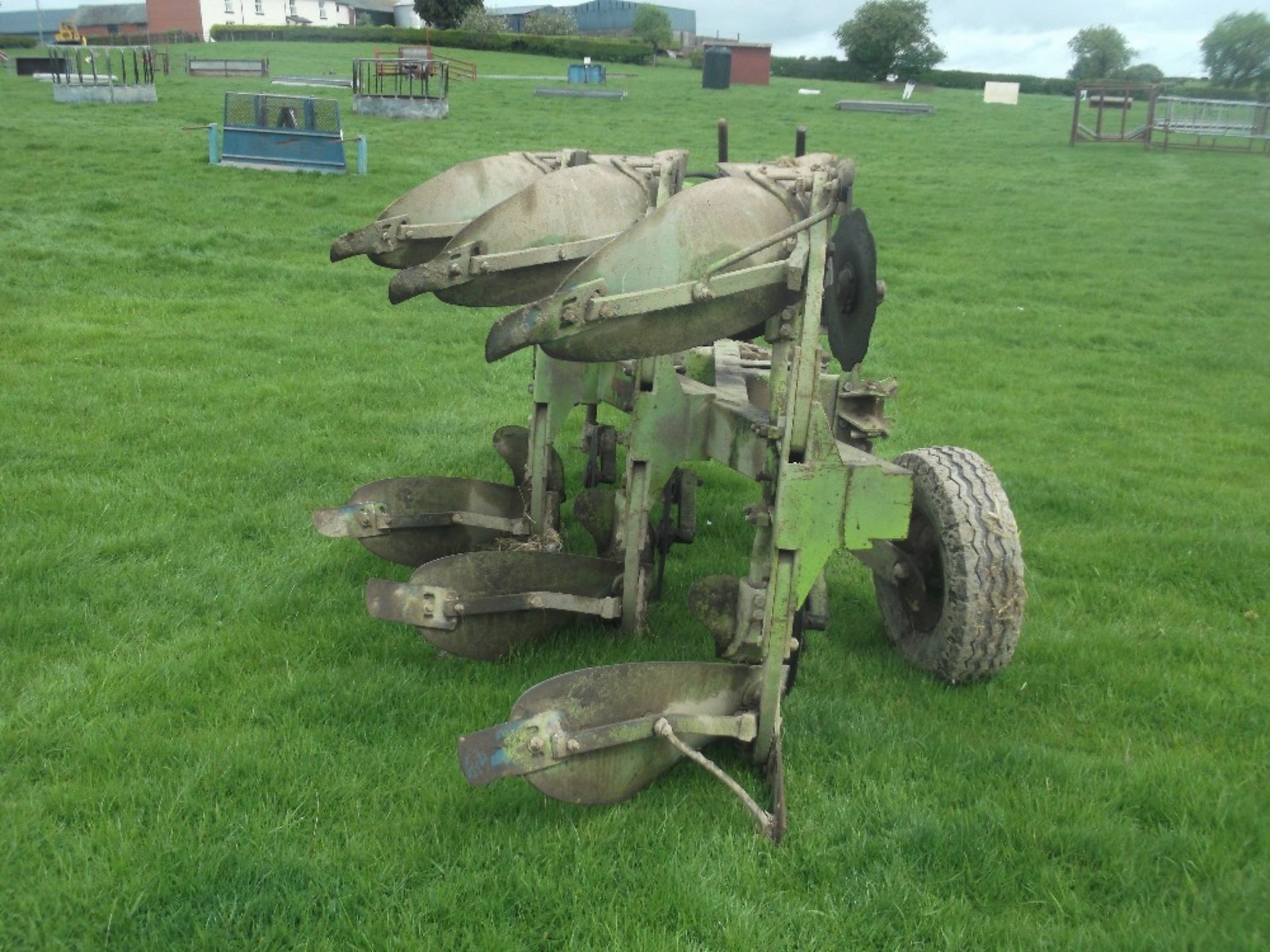 Dowdeswell DP 7A 3 Furrow Reversible Plough, (new discs all round) - Image 2 of 6