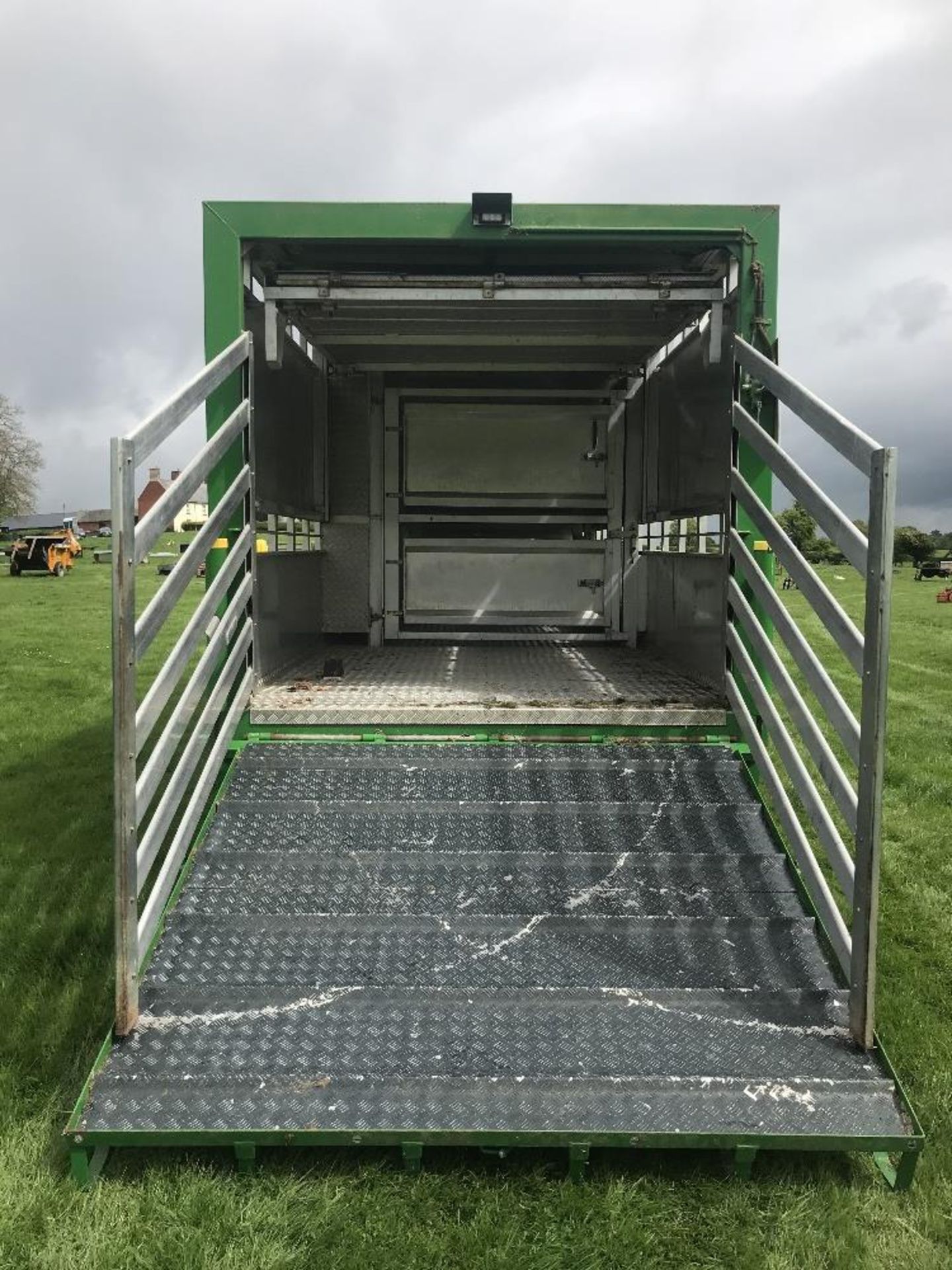 2014 A W Livestock Trailer. 29ft.With Hydraulic Lift Up Decks, Air Brakes, In Excellent Condition - Image 5 of 7