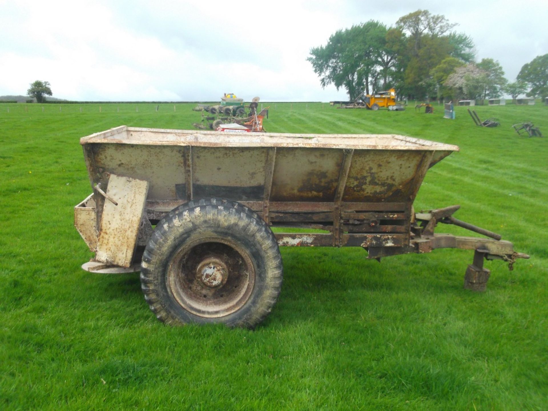 Atkinson Dual Wheeled Lime Spreader