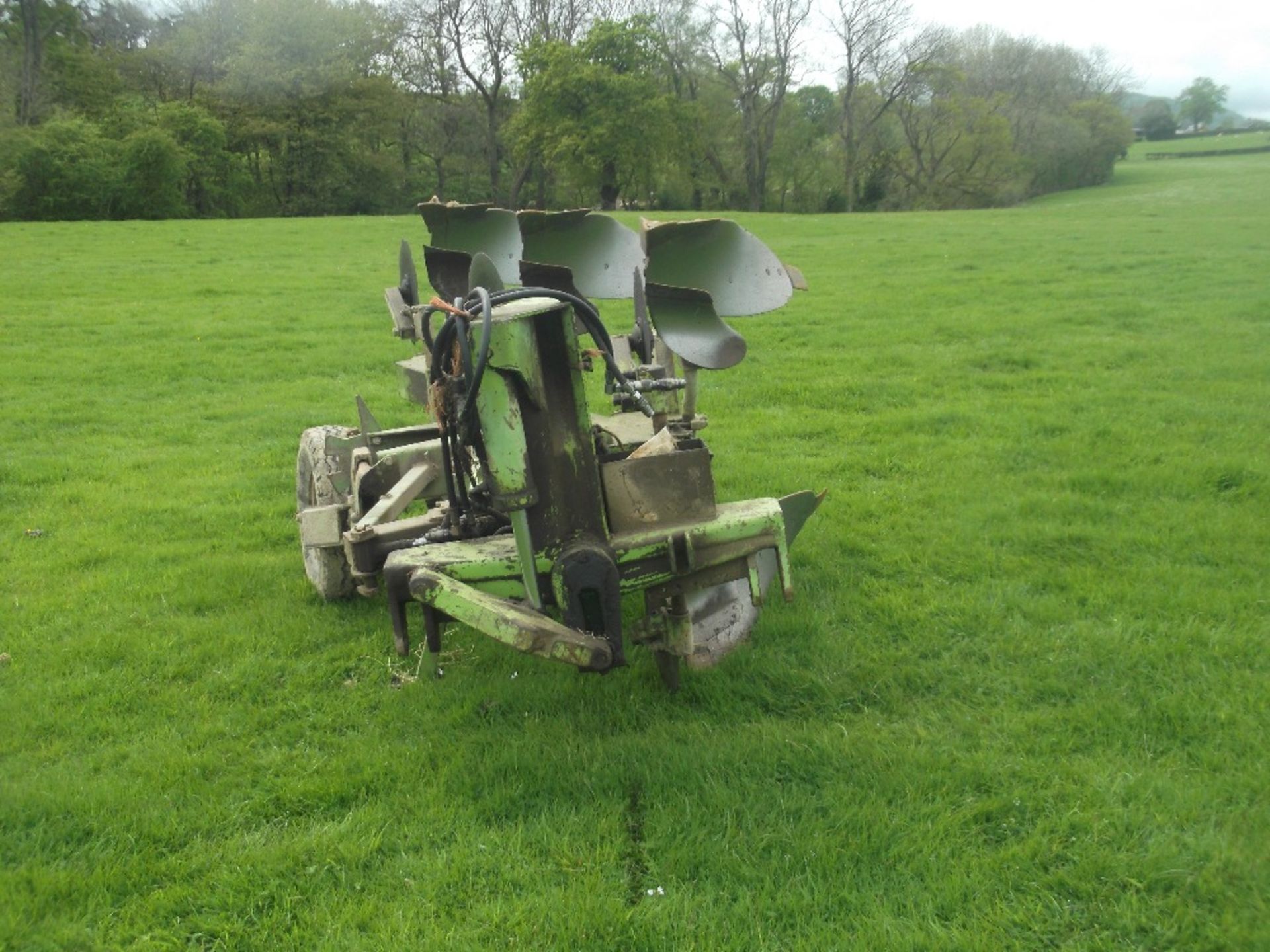 Dowdeswell DP 7A 3 Furrow Reversible Plough, (new discs all round) - Image 3 of 6