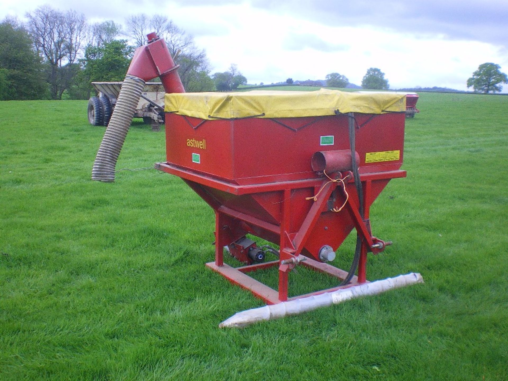 ASTWELL 7520kg Side Meal Feeder on 3 Point Linkage - Image 2 of 4