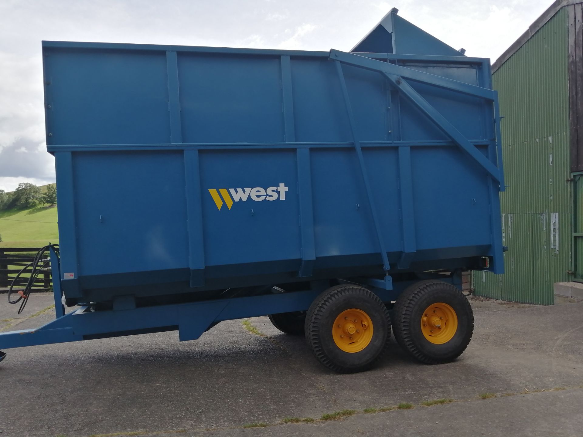 8 TON WEST SILAGE TRAILER - AS NEW