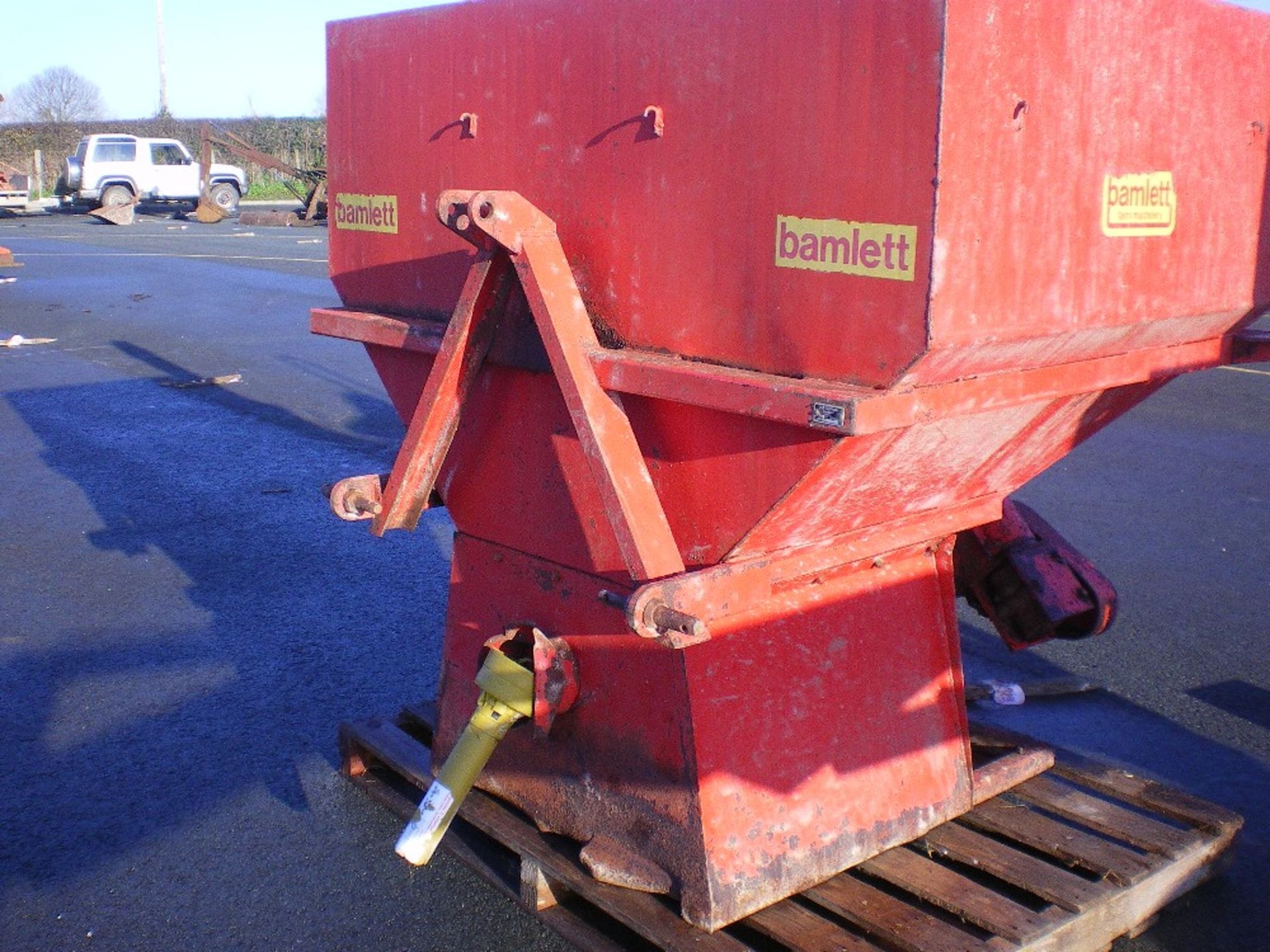 TRACTOR MOUNTED FEED BOX & SIDE AUGER - Image 2 of 2