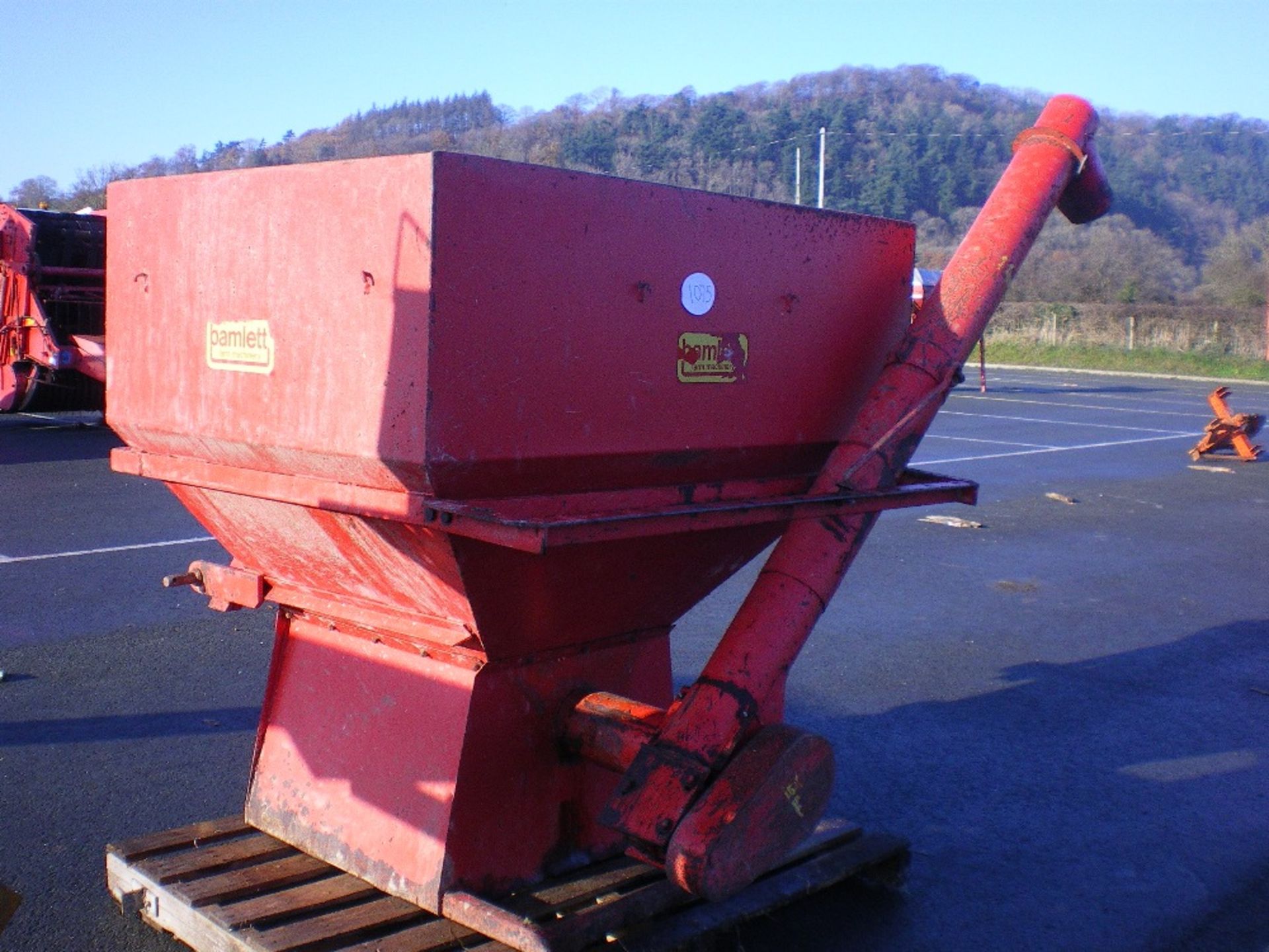 TRACTOR MOUNTED FEED BOX & SIDE AUGER