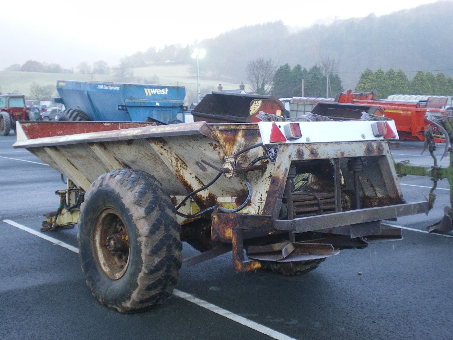 LIME SPREADER - Image 2 of 3