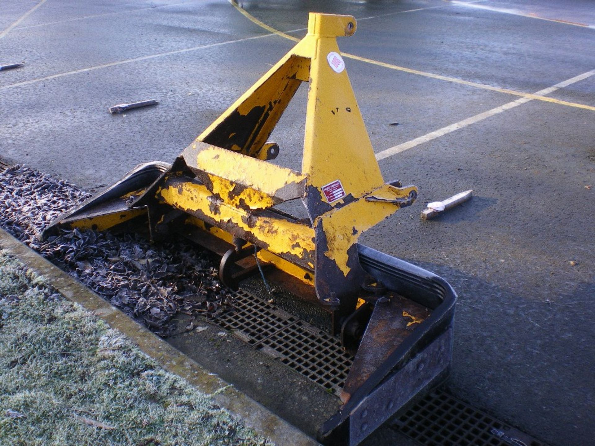 YARD SCRAPER