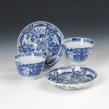 Paar chinesische Koppchen mit Unterschalen.Porzellan, in Unterglasur-Blaumalerei. Teller ø 13 cm /