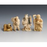 4 Netsuke - Männerfiguren.Elfenbein, davon zwei signiert, wohl um 1920.Je drei stehende Figuren,