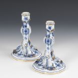 Paar Zwiebelmuster-Kerzenleuchter, MEISSEN.Knaufschwerter, ab 1850-1918, 1. Wahl. Unterglasurblaue