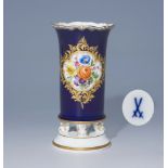 Kobalt-Stangenvase, MEISSEN 1971.Erste Wahl, Modell-Jahr: 1855-1860, Modell-No. 426 (E 106,50122),